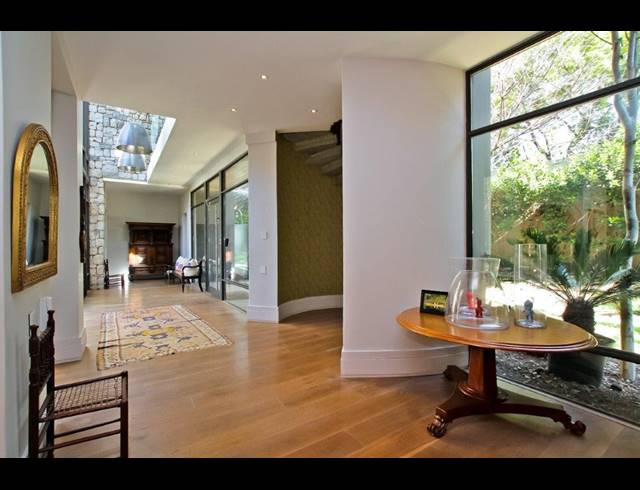 4 BEDROOM HOUSE TO LET IN MELROSE